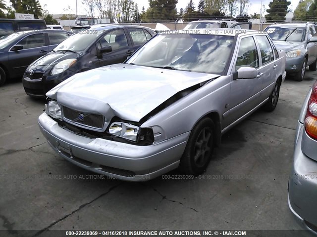 YV1LS61J6Y2640113 - 2000 VOLVO S70 SE SILVER photo 2