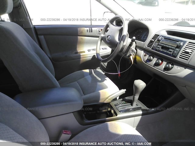 4T1BF32KX3U564089 - 2003 TOYOTA CAMRY LE/XLE/SE 银色 照片 5