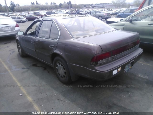 JN1HJ01P1NT609781 - 1992 NISSAN MAXIMA GXE BROWN photo 3