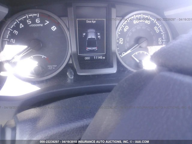 3TMCZ5AN4HM100430 - 2017 TOYOTA TACOMA DBL CAB/SR/TRDSPT/OR/PRO ვერცხლისფერი ფოტო 7