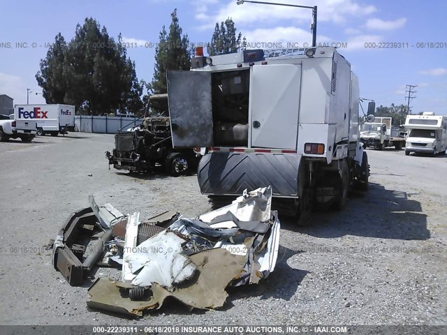 1FVABTBV53HK38123 - 2003 FREIGHTLINER FL70  WHITE photo 4