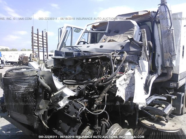 1FVABTBV53HK38123 - 2003 FREIGHTLINER FL70  WHITE photo 7