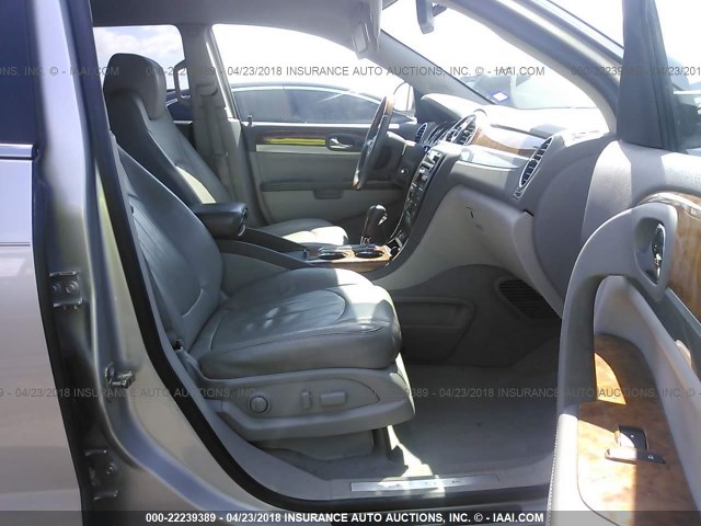 5GALRBED2AJ189760 - 2010 BUICK ENCLAVE CXL ვერცხლისფერი ფოტო 5
