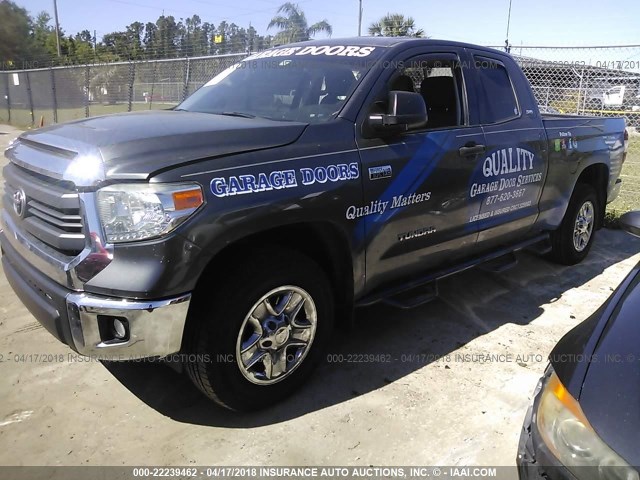 5TFUW5F13EX364666 - 2014 TOYOTA TUNDRA DOUBLE CAB SR/SR5 GRAY photo 2