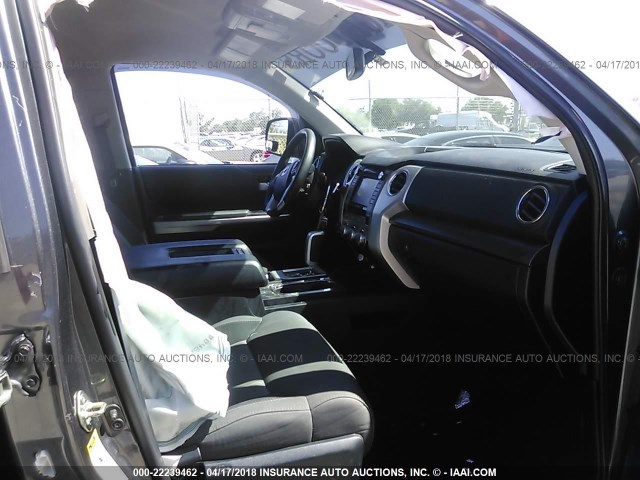 5TFUW5F13EX364666 - 2014 TOYOTA TUNDRA DOUBLE CAB SR/SR5 GRAY photo 5