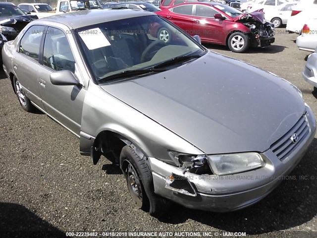 JT2BG22K0V0068944 - 1997 TOYOTA CAMRY LE/XLE GOLD photo 1