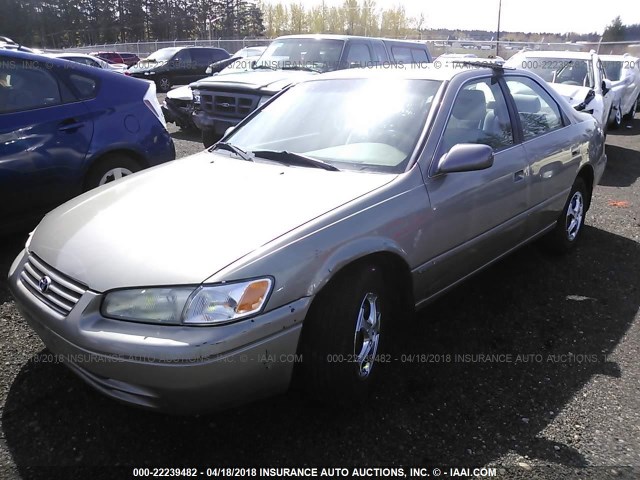 JT2BG22K0V0068944 - 1997 TOYOTA CAMRY LE/XLE GOLD photo 2