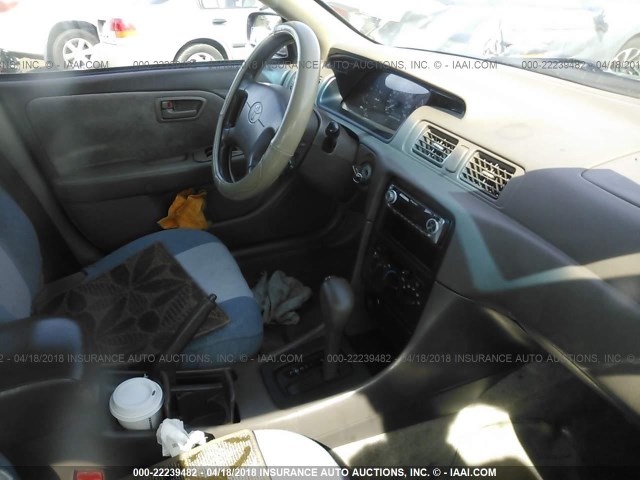 JT2BG22K0V0068944 - 1997 TOYOTA CAMRY LE/XLE GOLD photo 5