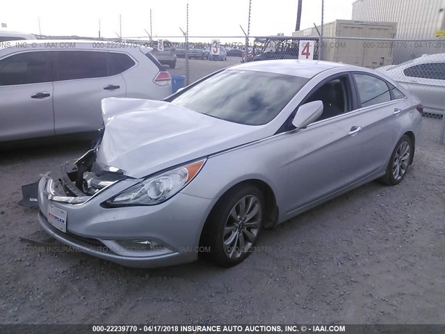 5NPEC4AC3DH790576 - 2013 HYUNDAI SONATA SE/LIMITED SILVER photo 2