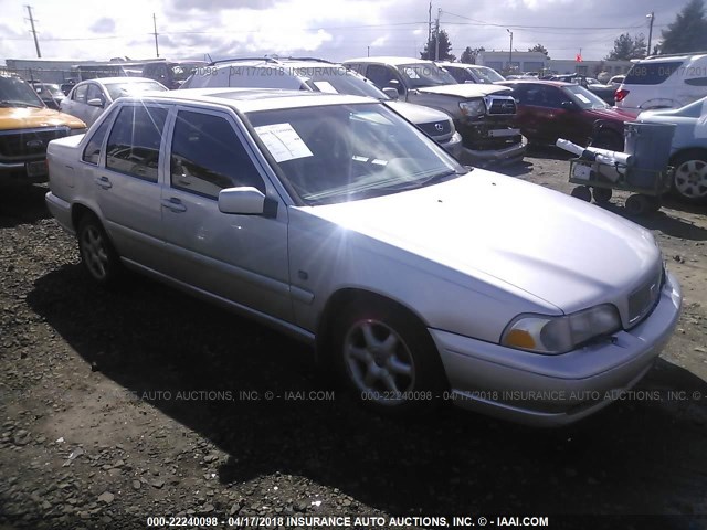 YV1LT56D9X2579090 - 1999 VOLVO S70 SILVER photo 1