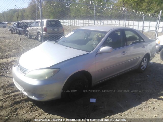 4T1BE32K45U942851 - 2005 TOYOTA CAMRY LE/XLE/SE Gümüş foto 2