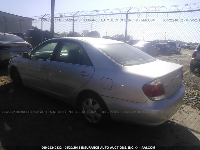 4T1BE32K45U942851 - 2005 TOYOTA CAMRY LE/XLE/SE Gümüş foto 3