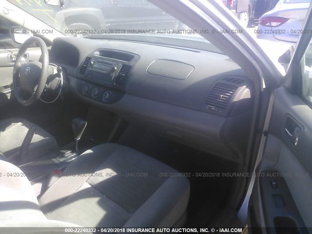 4T1BE32K45U942851 - 2005 TOYOTA CAMRY LE/XLE/SE Gümüş foto 5