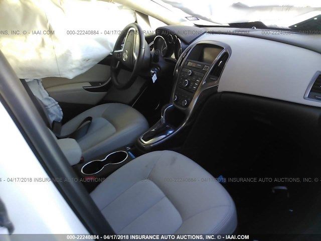 1G4PR5SK0F4142586 - 2015 BUICK VERANO CONVENIENCE WHITE photo 5