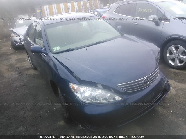 4T1BE30K65U402338 - 2005 TOYOTA CAMRY LE/XLE/SE ლურჯი ფოტო 1