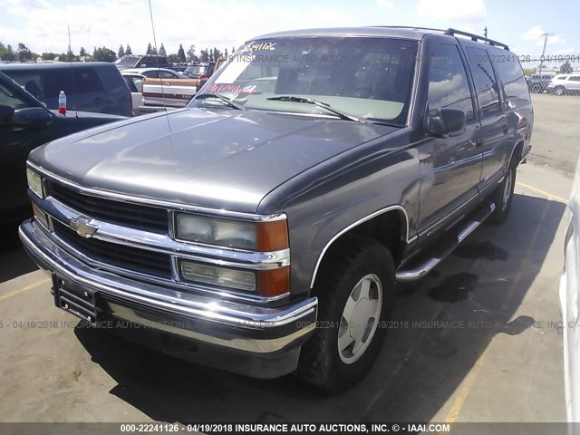 3GNFK16R5XG185062 - 1999 CHEVROLET SUBURBAN K1500 GRAY photo 2