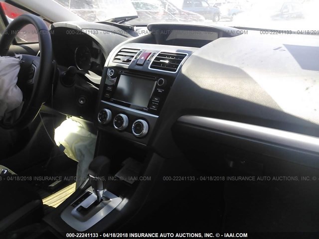 JF2GPABC7G8330626 - 2016 SUBARU CROSSTREK PREMIUM 银色 照片 5