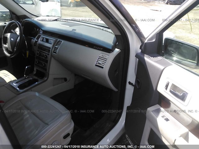 2FMGK5CC1BBD36636 - 2011 FORD FLEX SEL WHITE photo 5