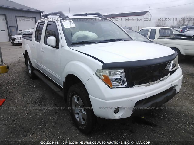 1N6AD07WX5C415591 - 2005 NISSAN FRONTIER CREW CAB LE/SE/OFF ROAD WHITE photo 1