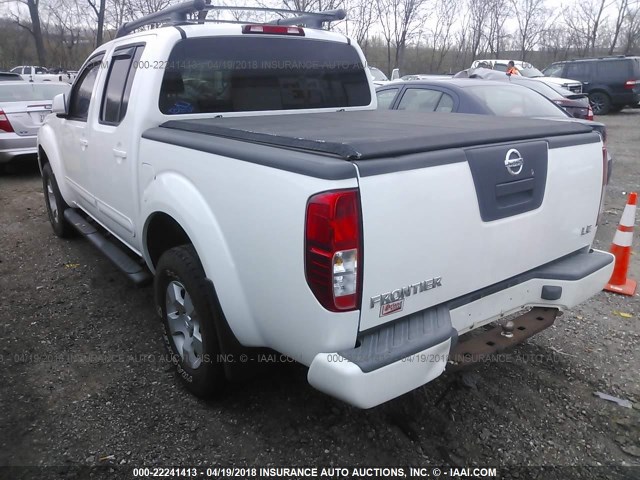 1N6AD07WX5C415591 - 2005 NISSAN FRONTIER CREW CAB LE/SE/OFF ROAD WHITE photo 3