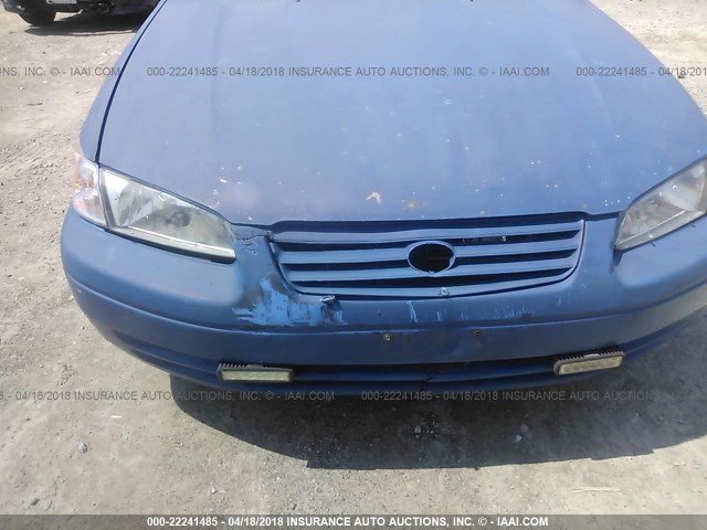 4T1BF22K8VU023975 - 1997 TOYOTA CAMRY CE/LE/XLE ლურჯი ფოტო 6