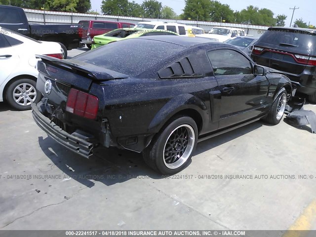 1ZVFT82H765265154 - 2006 FORD MUSTANG GT BLACK photo 4