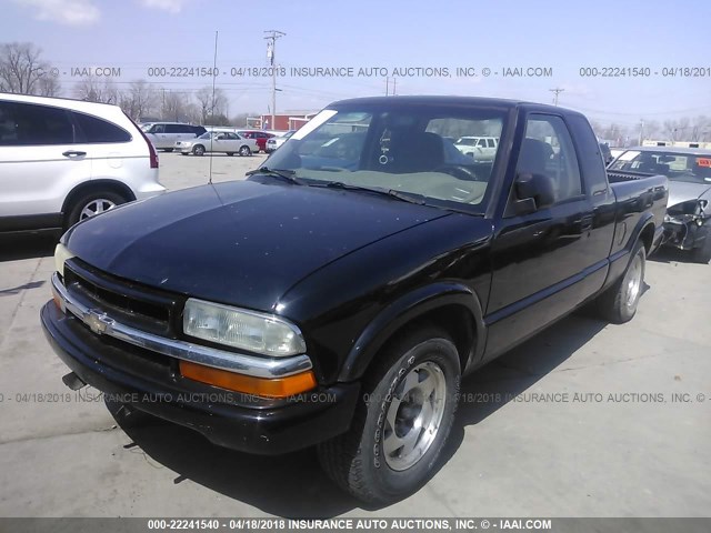 1GCCS19WX28130800 - 2002 CHEVROLET S TRUCK S10 BLACK photo 2