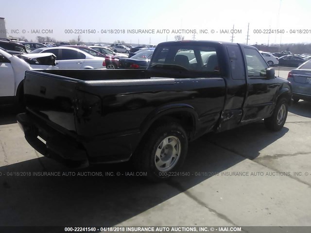 1GCCS19WX28130800 - 2002 CHEVROLET S TRUCK S10 BLACK photo 4