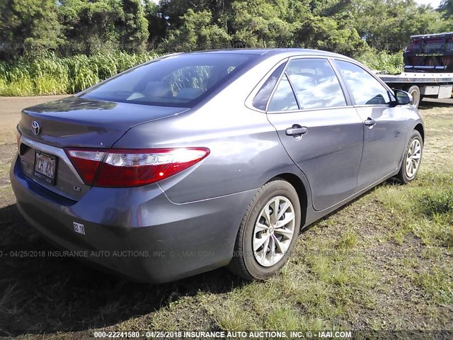 4T1BF1FK3GU568599 - 2016 TOYOTA CAMRY LE/XLE/SE/XSE GRAY photo 4