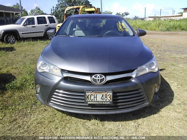 4T1BF1FK3GU568599 - 2016 TOYOTA CAMRY LE/XLE/SE/XSE GRAY photo 6