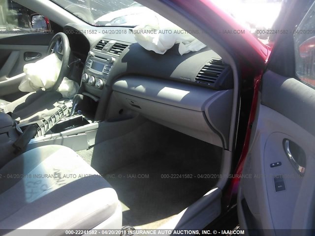 4T1BF3EK7AU085881 - 2010 TOYOTA CAMRY SE/LE/XLE RED photo 5