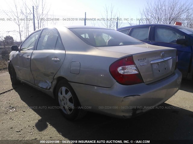 4T1BE32K22U603016 - 2002 TOYOTA CAMRY LE/XLE/SE ვერცხლისფერი ფოტო 3