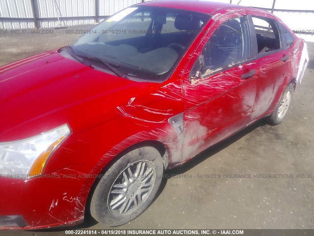 1FAHP35N28W167446 - 2008 FORD FOCUS SE/SEL/SES RED photo 6