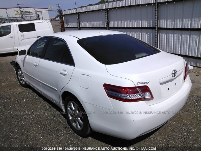 4T1BF3EK8BU648275 - 2011 TOYOTA CAMRY SE/LE/XLE 白色 照片 3
