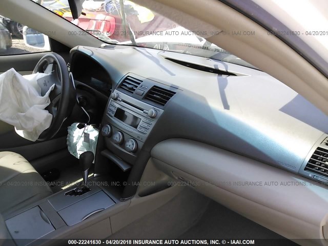 4T1BF3EK8BU648275 - 2011 TOYOTA CAMRY SE/LE/XLE 白色 照片 5