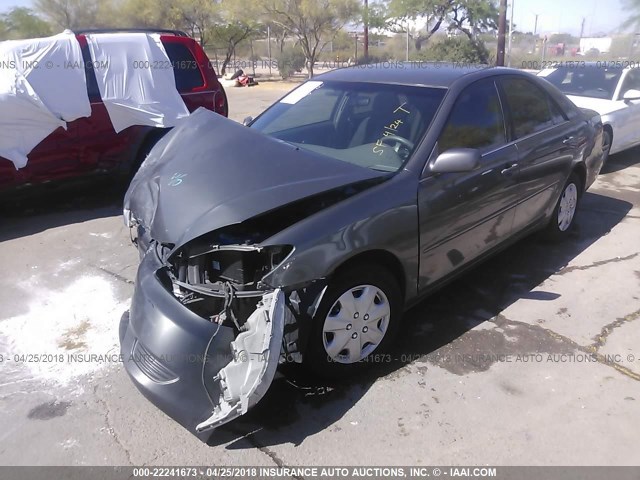 4T1BE32KX5U625348 - 2005 TOYOTA CAMRY LE/XLE/SE 灰色 照片 2