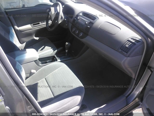 4T1BE32KX5U625348 - 2005 TOYOTA CAMRY LE/XLE/SE 灰色 照片 5