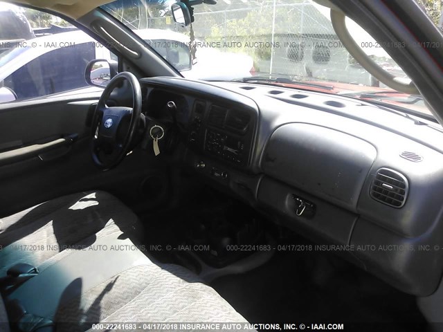 1B7FL26XXYS696822 - 2000 DODGE DAKOTA RED photo 5