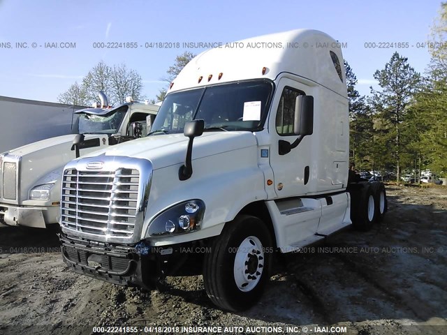 3AKJGLD55GSGZ8413 - 2016 FREIGHTLINER CASCADIA 125  WHITE photo 2