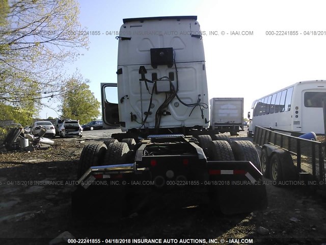3AKJGLD55GSGZ8413 - 2016 FREIGHTLINER CASCADIA 125  WHITE photo 8
