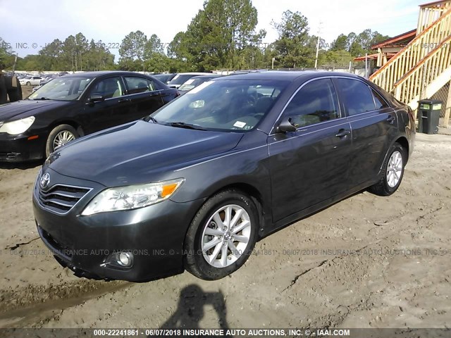 4T4BF3EK8BR128566 - 2011 TOYOTA CAMRY SE/LE/XLE 灰色 照片 2