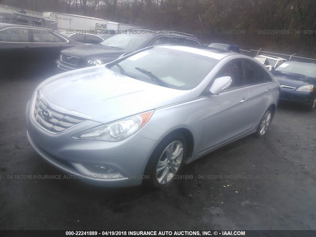 5NPEC4AC0BH080077 - 2011 HYUNDAI SONATA SE/LIMITED SILVER photo 2