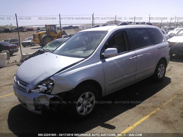 KNDMB133886247833 - 2008 KIA SEDONA SILVER photo 2