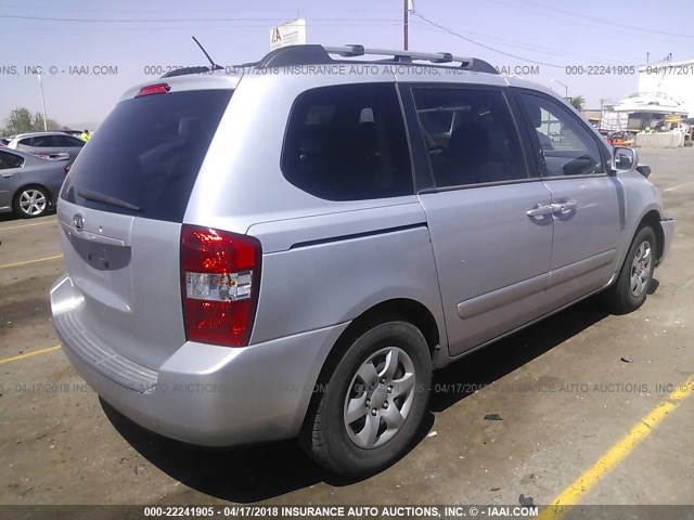 KNDMB133886247833 - 2008 KIA SEDONA SILVER photo 4