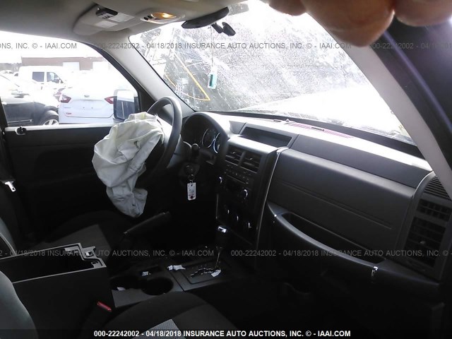 1J8GN28K99W539480 - 2009 JEEP LIBERTY SPORT 黑色 照片 5