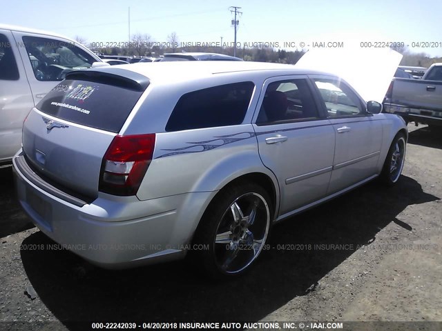 2D4FV47V47H713111 - 2007 DODGE MAGNUM SXT SILVER photo 4