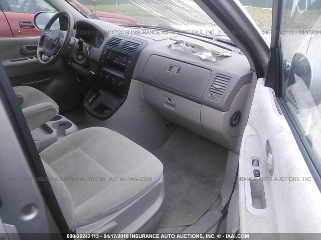 KNDUP132056699540 - 2005 KIA SEDONA EX/LX TAN photo 5