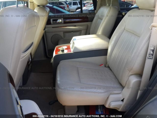 5LMFU27R04LJ13118 - 2004 LINCOLN NAVIGATOR BROWN photo 8