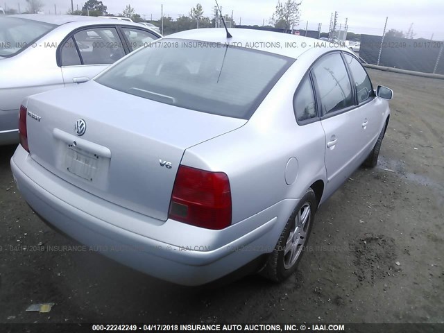 WVWPD23B0YE144092 - 2000 VOLKSWAGEN PASSAT GLX 银色 照片 4