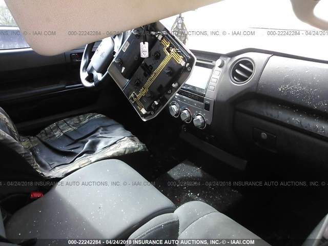 5TFRM5F13GX103942 - 2016 TOYOTA TUNDRA DOUBLE CAB SR/SR5 RED photo 5